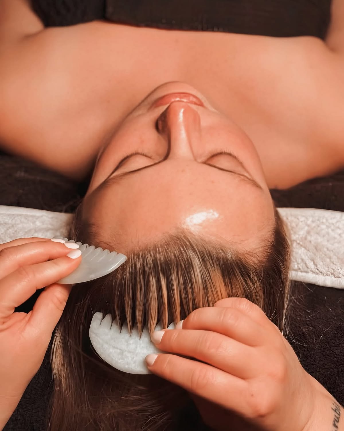 Massage da đầu bằng đầu ngón tay