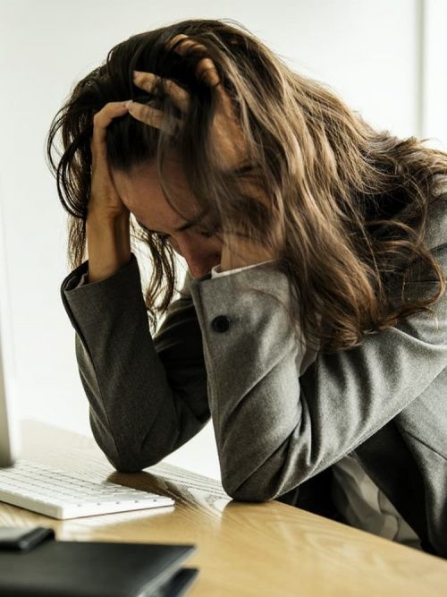 Căng thẳng kéo dài có thể liên quan đến rụng tóc